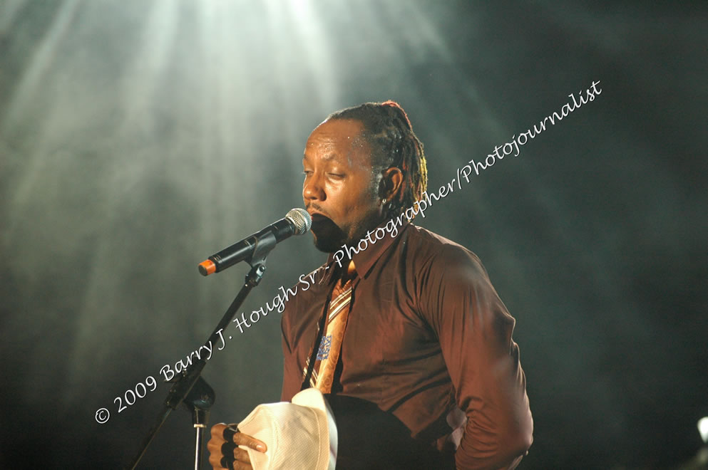 Da'ville @ Reggae Sumfest 2009 - International Night 2 - Reggae Sumfest 2009,Catherine Hall, Montego Bay, St. James, Jamaica W.I. - Saturaday, July 25, 2009 - Reggae Sumfest 2009, July 19 - 25, 2009 - Photographs by Net2Market.com - Barry J. Hough Sr. Photojournalist/Photograper - Photographs taken with a Nikon D70, D100, or D300 - Negril Travel Guide, Negril Jamaica WI - http://www.negriltravelguide.com - info@negriltravelguide.com...!